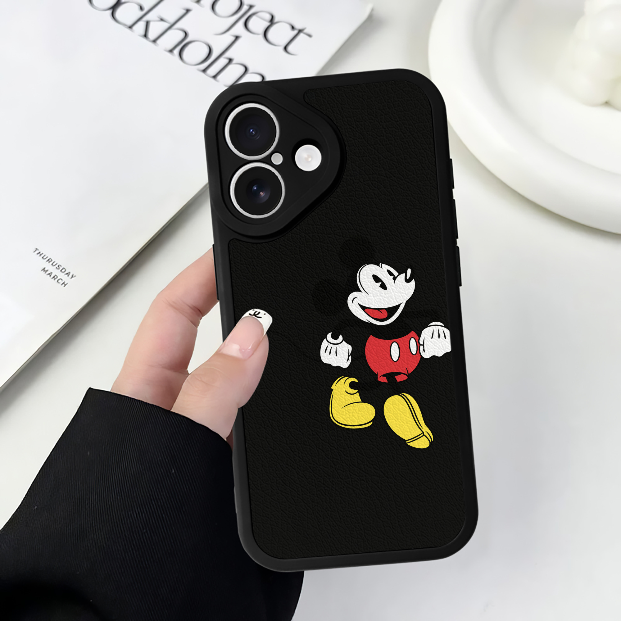 （画像用） ミッキーマウス Mickey Mouse 【iPhone 16シリーズ対応】シリコンスマホケース（レザー調） 材質：シリコン